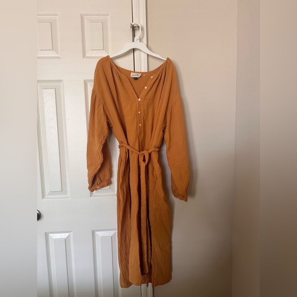 Universal Thread Mustard yellow dress. Size Large. Brand new without tags